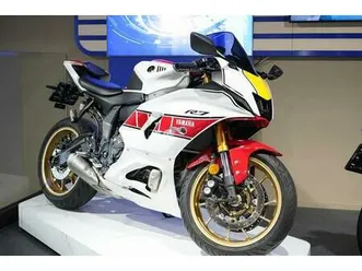 ② yamaha yzf-r7