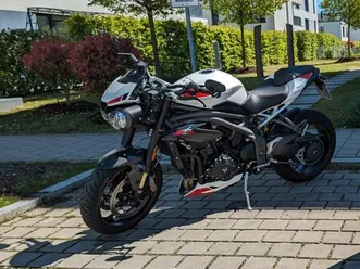 triumph speed triple 1050 rs