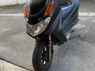 scooter 125 cc suzuki burgman 2003 à finir de restaurer