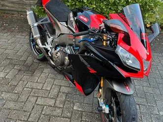 aprilia rsv4 factory