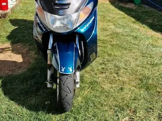 verkaufe einen oldiesuzuki burgman 250 ccm