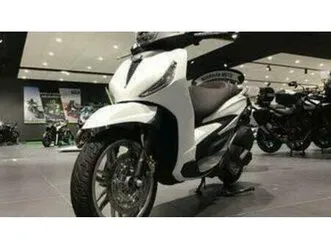vendo piaggio beverly 300 abs-asr (2021 - 25) nuova a milano (codice 9913035) - moto.it