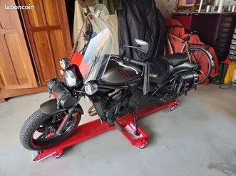 vends moto kawasaki vulcan 650 s - année 2021 - 5500 km - 6500 euros