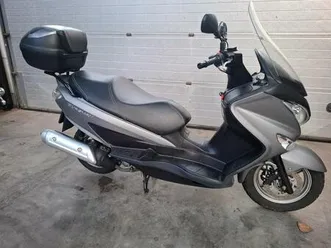 ② suzuki burgman 125 cc. 1887 km.