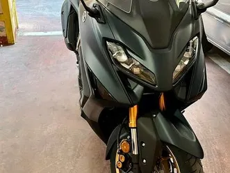 échange yamaha t-max 560 tech max dark contre a45 / macan 3.0