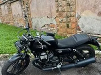 moto guzzi v 7 stone iv 1.800 km anno 2025