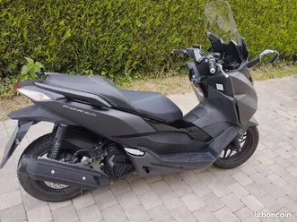 honda forza 125 (2015)- 16000 km - bon etat - entretien a jour
