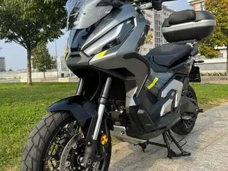 honda x-adv 750 travel grigio