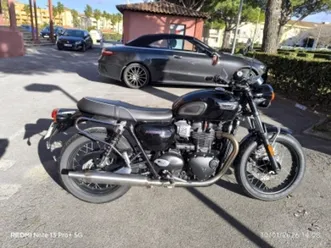 triumph bonneville 900