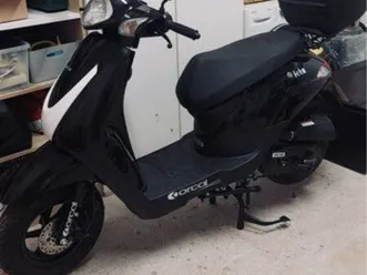 scooter 50 cc – 20 km réels – révision récente – excellent état