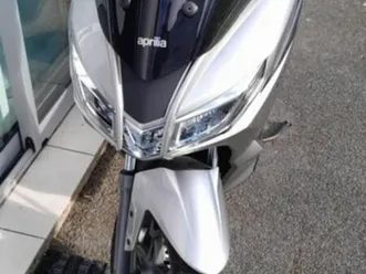 scooter aprilia sxr 50 cc