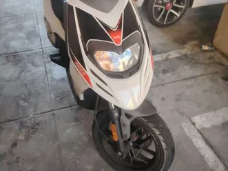 aprilia sr