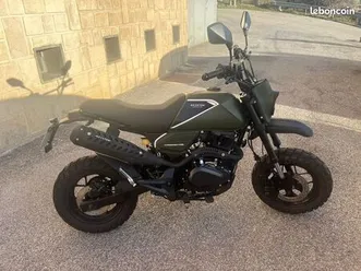 moto 125 brixton crossfire xs kaki