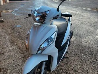 scooter honda vision 50 cc 20 000 kms contrôle technique, carte grise et révision ok