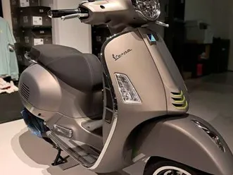 vespa gts super tech 125 grigio