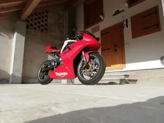 triumph daytona 675 rosso