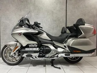 2025 honda gl1800 goldwing tour dct - only 902 miles - stunning!