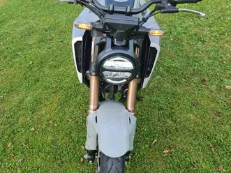 cb 125 r