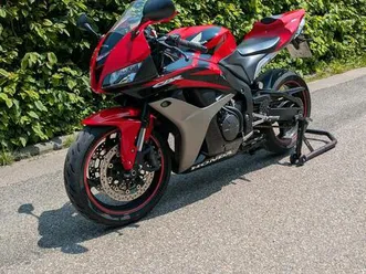honda cbr 600 rr (pc40)