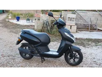 urgent peugeot scooter kisbee black edition comme neuf