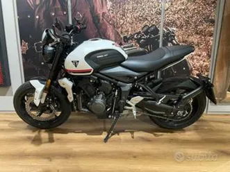 triumph trident 660 - unipro solo 7.465 km