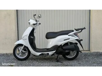 av scooter yamaha 125