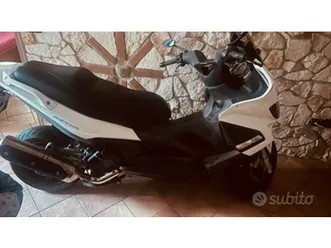 permuto con auto gilera nexus 500