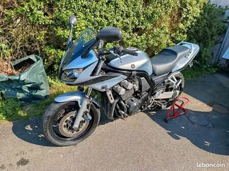 vente sans ct : yamaha 600 fazer de 2003 , avec faible kilométrage ( bien lire merci )