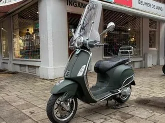 vespa primavera 50 matgroen | 210 km luxe custom uitvoering — scooters | vespa — marktplaats