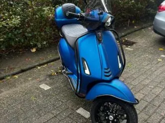 vespa sprint - blue vivace (2022) - custom smoked edition — scooters | vespa — marktplaats