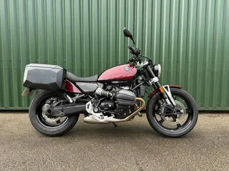 bmw r12 roadster 2025 maroon and black side luggage 2200 miles fbmsh