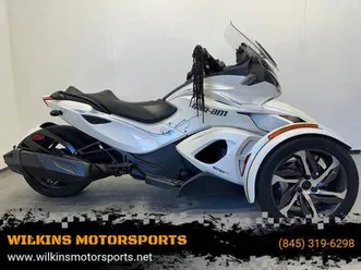2014 can-am spyder st se5