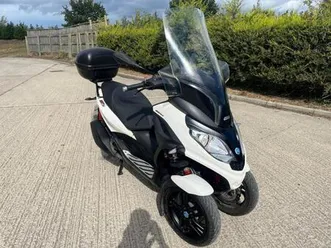 2019 19 piaggio mp3 300 hpe sport tricycle trike three 3 wheeler new mot top box