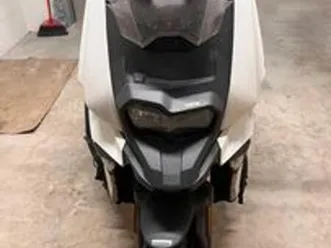 scooter bmw c400x abs