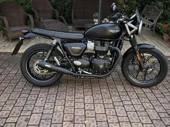 triumph street twin total black opaco