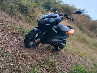 ich biete eine yamha aerox an