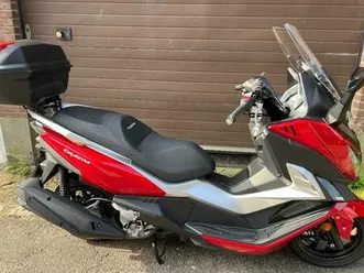 ② sym cruisym 300 cc