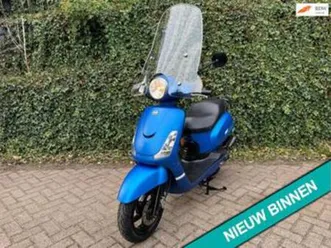 sym fiddle 2 mat blauw 45 km windscherm betaal met in3 — scooters | sym — marktplaats