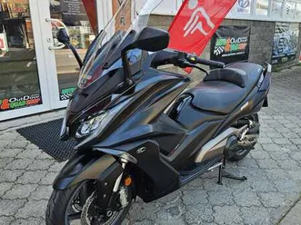 kymco ak 550i abs, čr, vyšší plexi, výhřívané rukojeti, led osvětlení