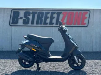 ② topdeal! nieuwe piaggio zip met sp frontkap 25km/u