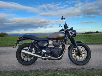 triumph street twin 900 roadster/retro petrol manual euro 4 (65 ps) 900 cc