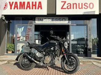 husqvarna svartpilen 125 guidabile anche pate...