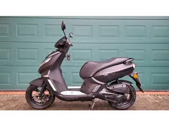 roller peugeot kisbee (4 takt), black edition, 50 cm³