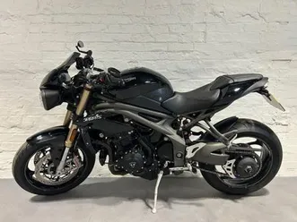 2019 triumph speed triple s 1050 - 6080 miles - fantastic condition!