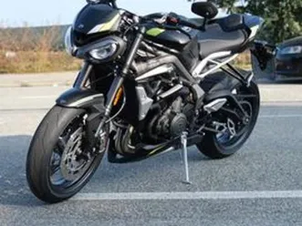 triumph street triple rs