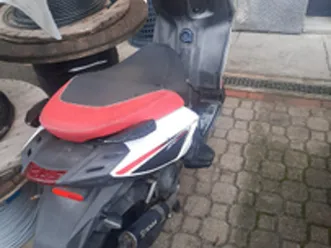 scooter aprilia sr motard 50