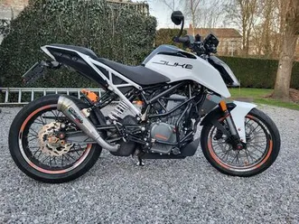 ② moto ktm duke 390