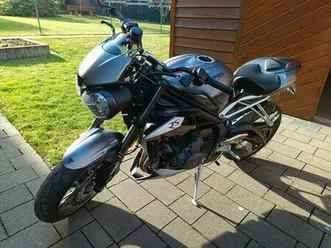 triumph street triple rs