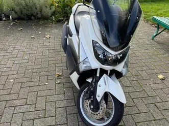 ② yamaha nmax 125 cc wite