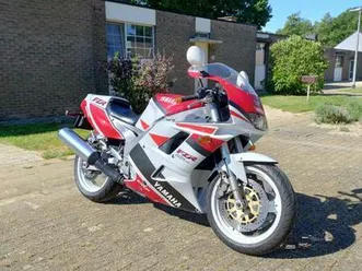 ② yamaha fzr 1000.